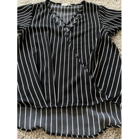 The Outfit Pullover criss cross v neck front striped size small short sleeve top - Picture 2 of 9